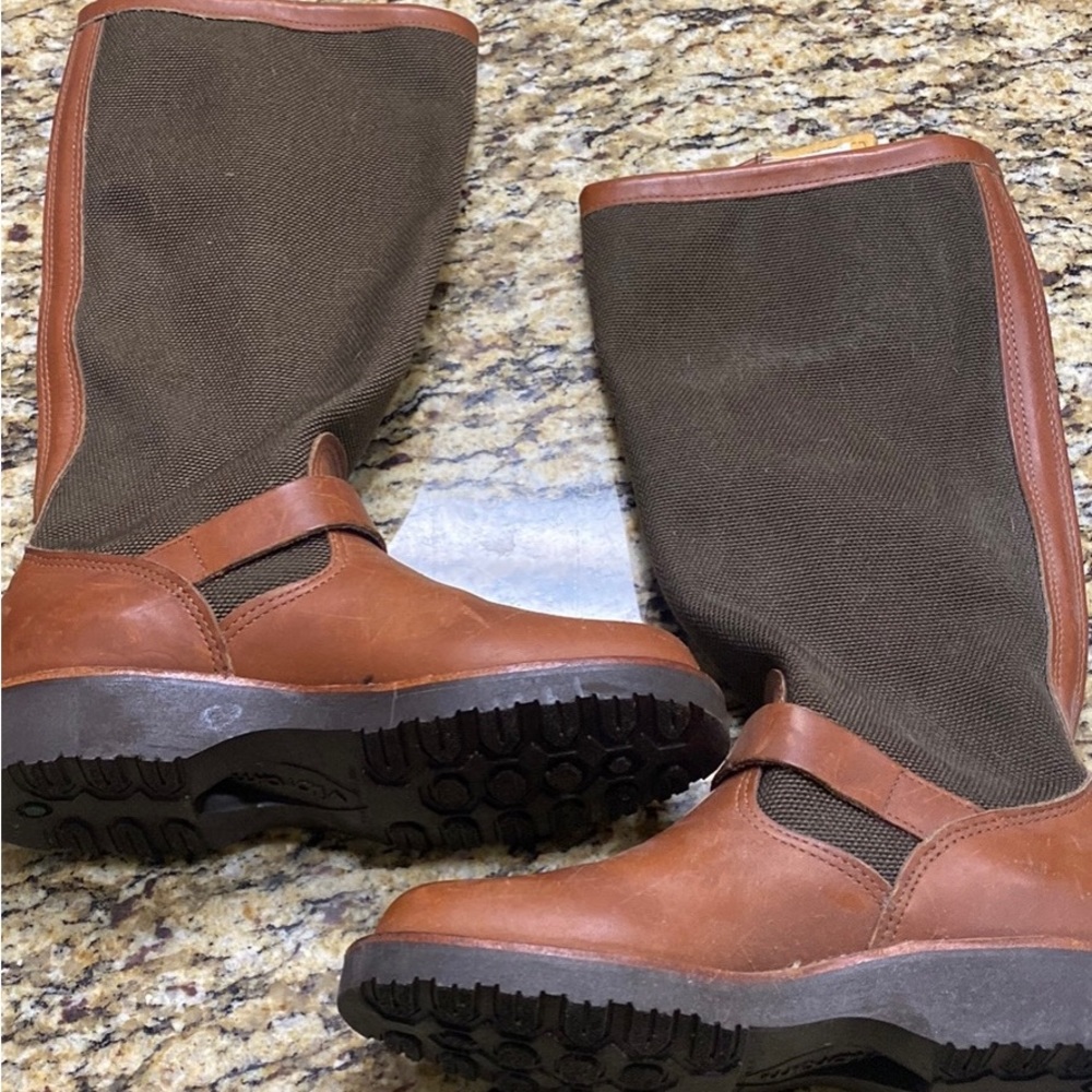 Chippewa Snake Boots
Size 6